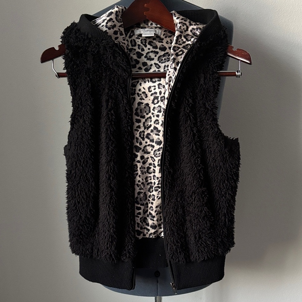 Swoon Boutique Black Sherpa Vest with Leopard Lining